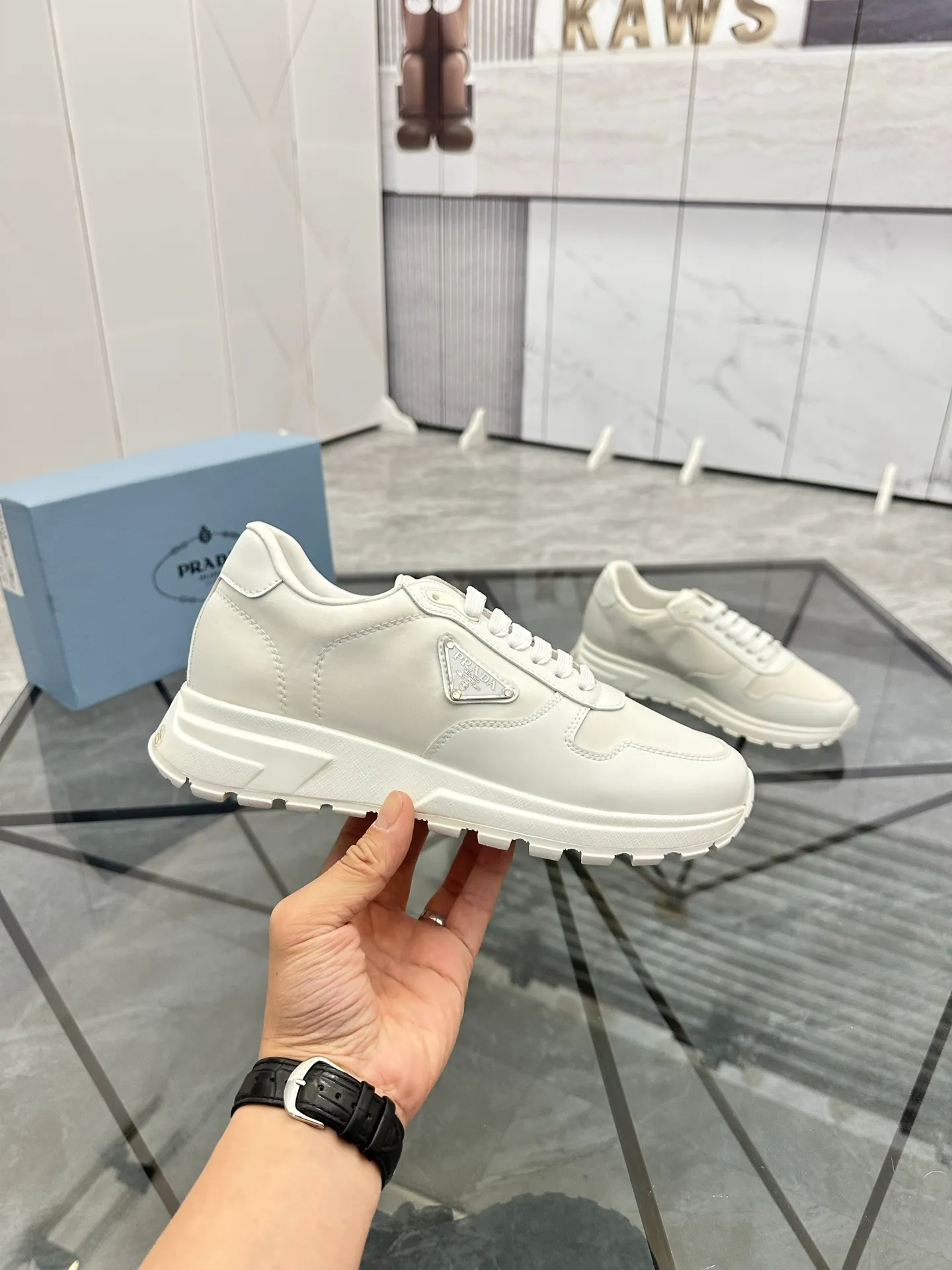 Men's shoes: 💰P440¥ Product trademark: Prada *"Prada*" low-top casual shoes Regular size: 38-44 (can be customized to 45.46) Product materials: imported cowhide upper, sheepskin lining, original outsole. Number: 835